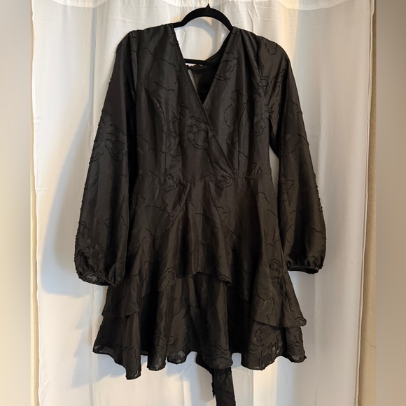 Dresses & Skirts - Black Textured Wrap Mini Dress NOLA Boutique Tiered Hem L